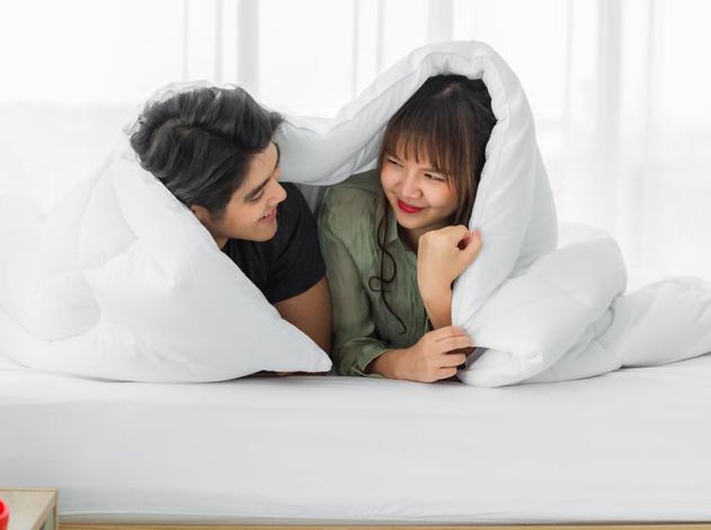 Pasutri Simak! 5 Alasan Bercinta Lebih Joss di Pagi Hari